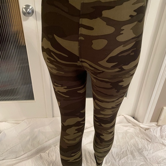 Cameo Leggings - Picture 2 of 2